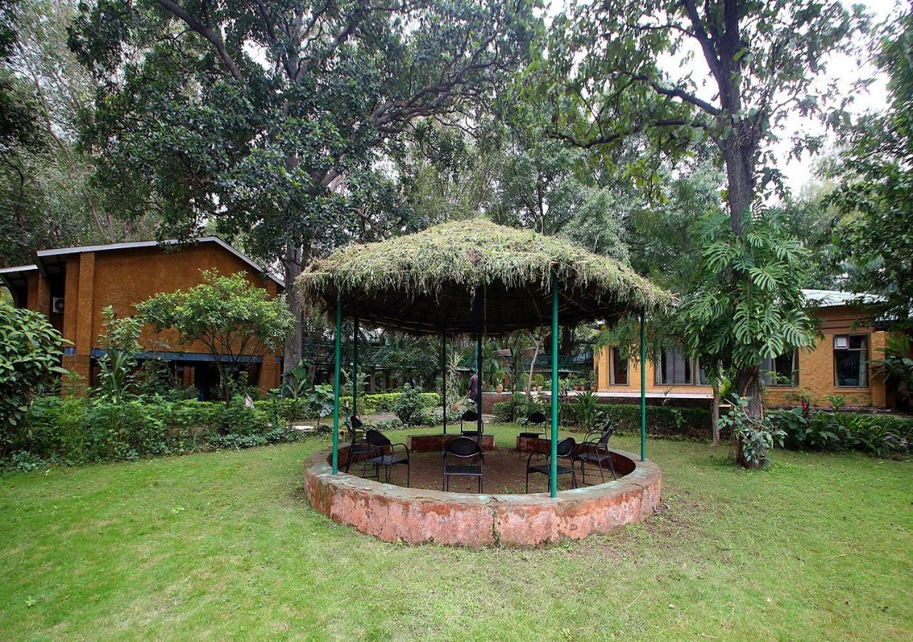 Mpt White Tiger Forest Lodge Tala  Exterior photo